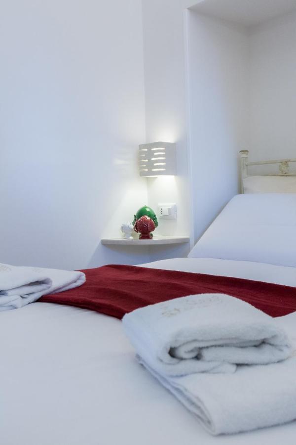 Suite Dante - Typical Apulian Rooms ชิสแตร์นีโน ภายนอก รูปภาพ