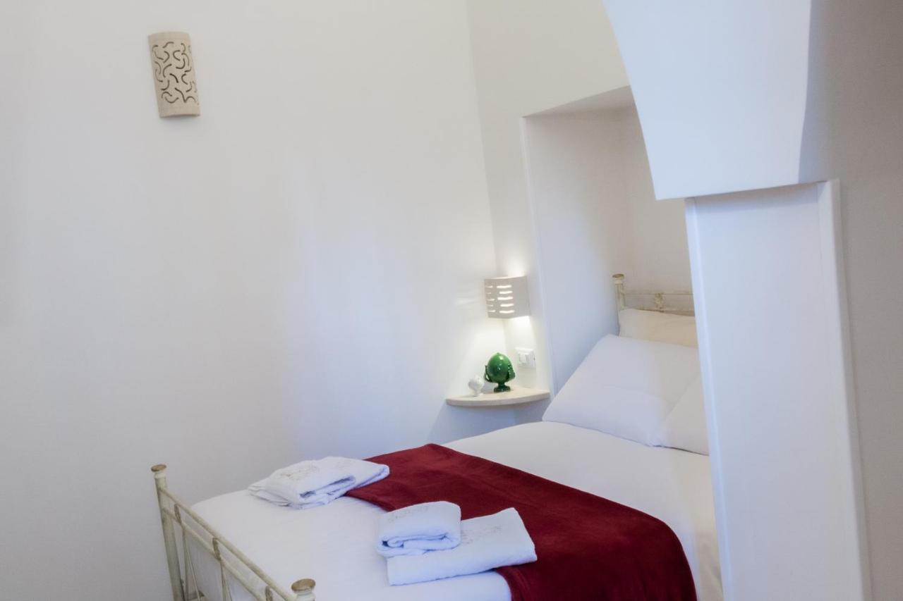 Suite Dante - Typical Apulian Rooms ชิสแตร์นีโน ภายนอก รูปภาพ