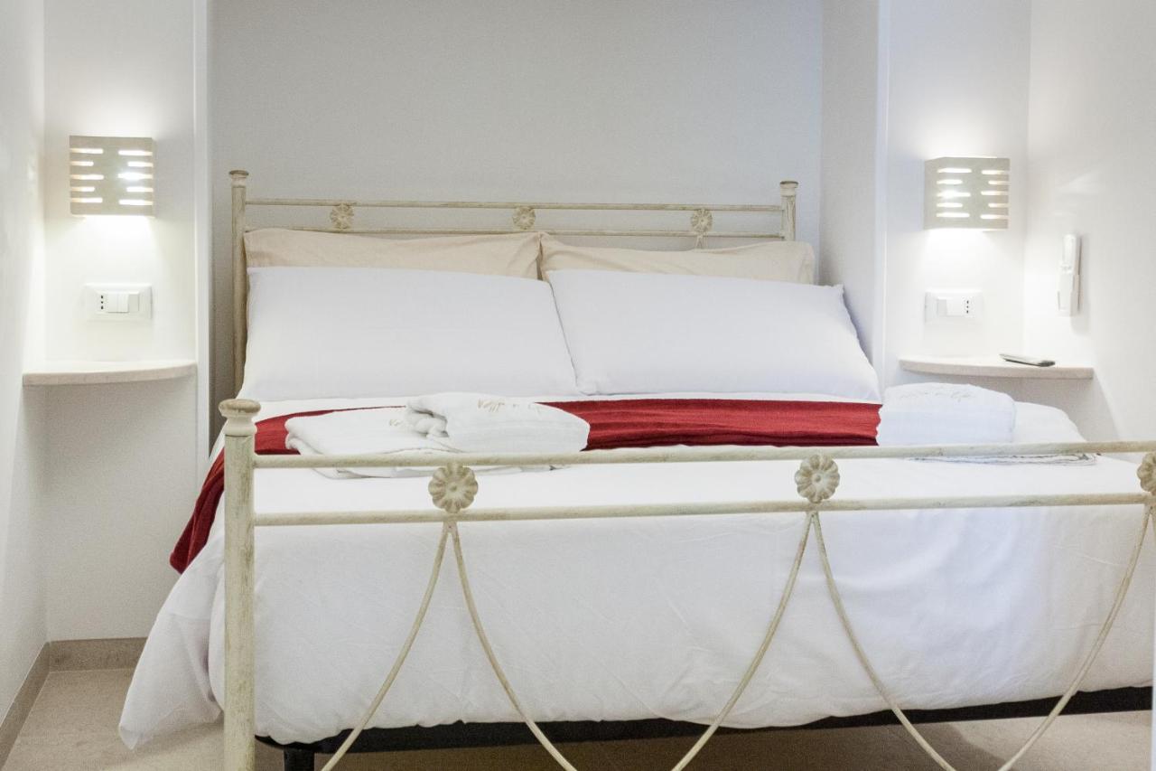Suite Dante - Typical Apulian Rooms ชิสแตร์นีโน ภายนอก รูปภาพ