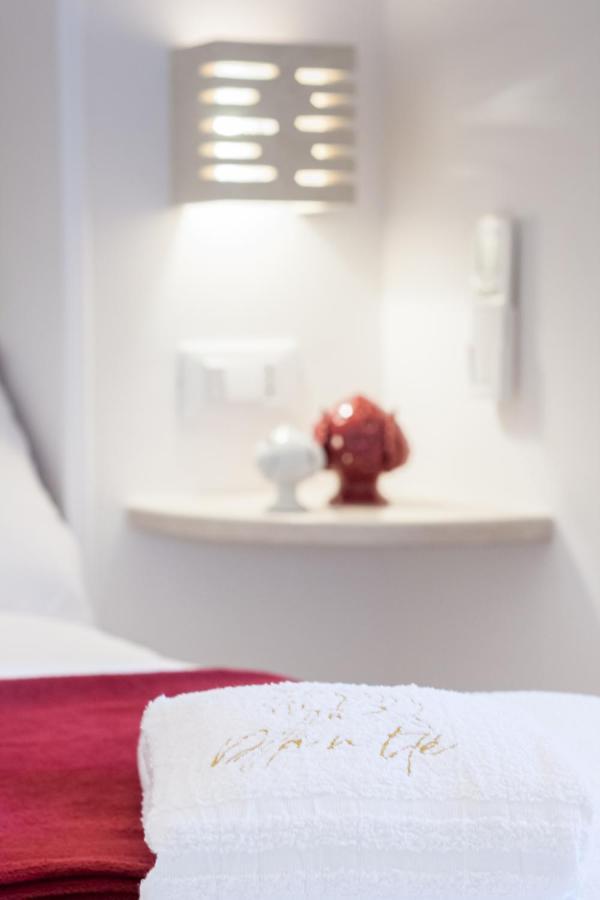 Suite Dante - Typical Apulian Rooms ชิสแตร์นีโน ภายนอก รูปภาพ